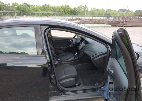 2017 Ford Focus Se z USA, uszkodzony, nr VIN 1FADP3F24HL217039